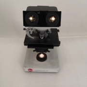 Microscope de paillasse Leitz Larbolux K